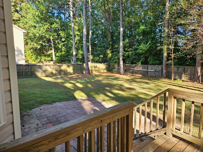 Building Photo - Beautiful 4 bedroom, 2.5 bath home in the ...