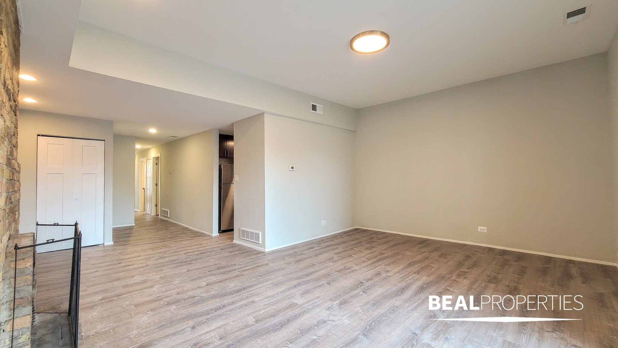 Building Photo - 604 W Surf St