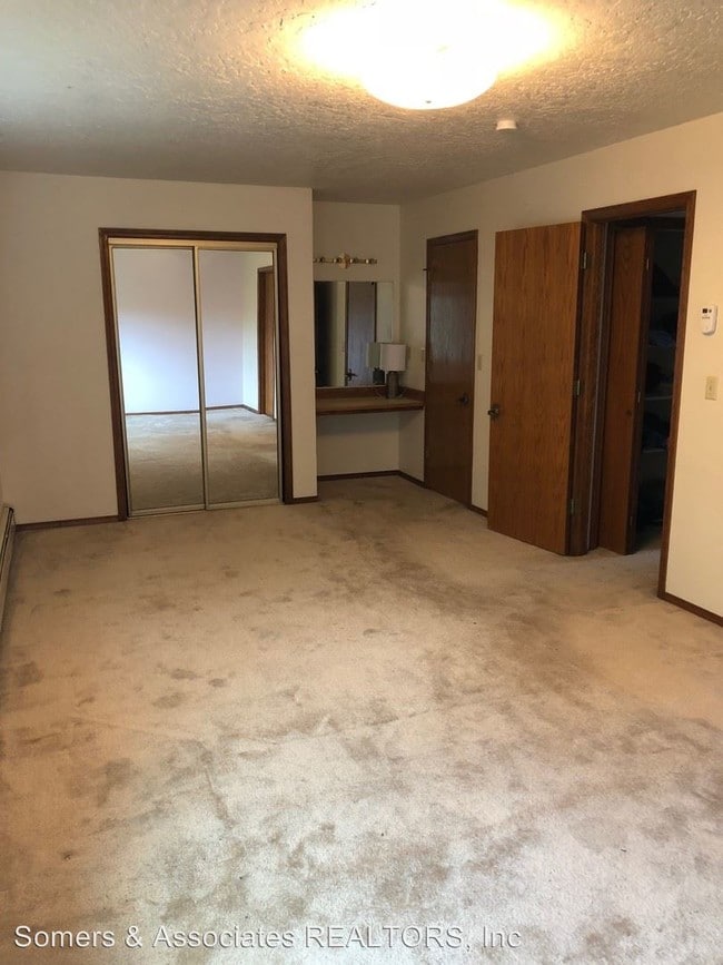 Building Photo - 2 br, 1.5 bath House - 4932 Dartmouth Drive