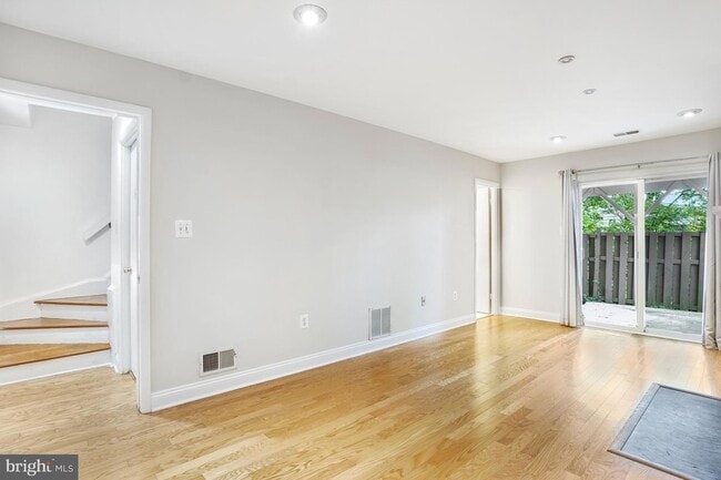 Building Photo - 12911 Walnut View Ct