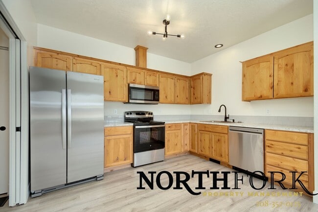 Building Photo - Beautiful 3-Bedroom Home in Desirable Namp...