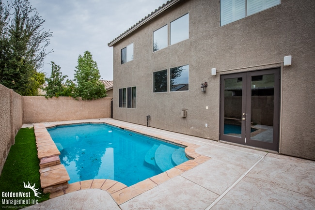 Building Photo - Spacious Home with Casita, Pool & Prime Las Vegas Location!