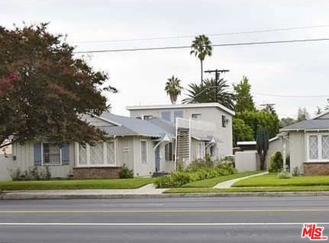 Building Photo - 13450 Burbank Blvd