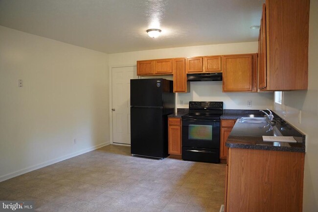 Building Photo - 104 Basin Dr
