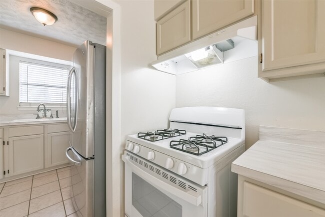 Building Photo - 5514 Vickita Dr