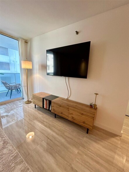 Building Photo - 2401 Collins Ave