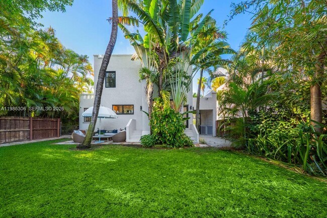 Building Photo - 151 NE 43rd St