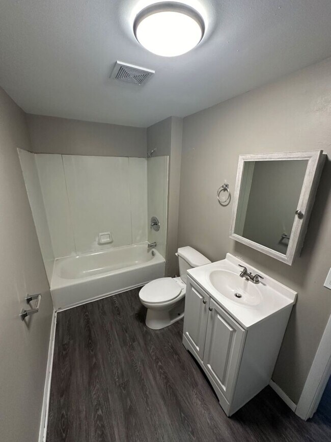 Building Photo - 3 Bedroom Duplex