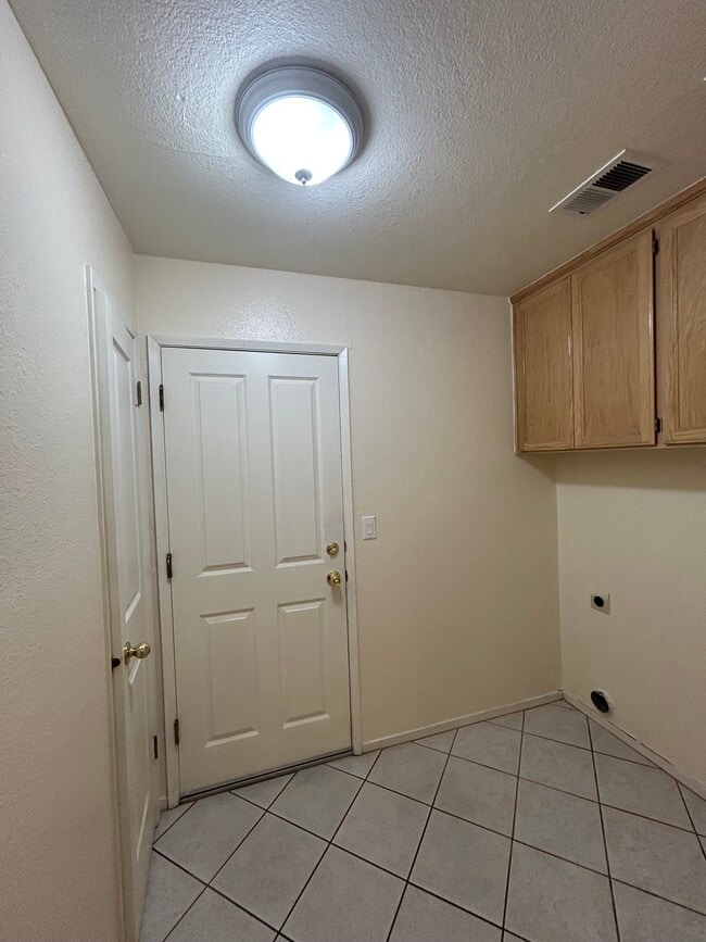 Building Photo - 1502 Barnum Ct
