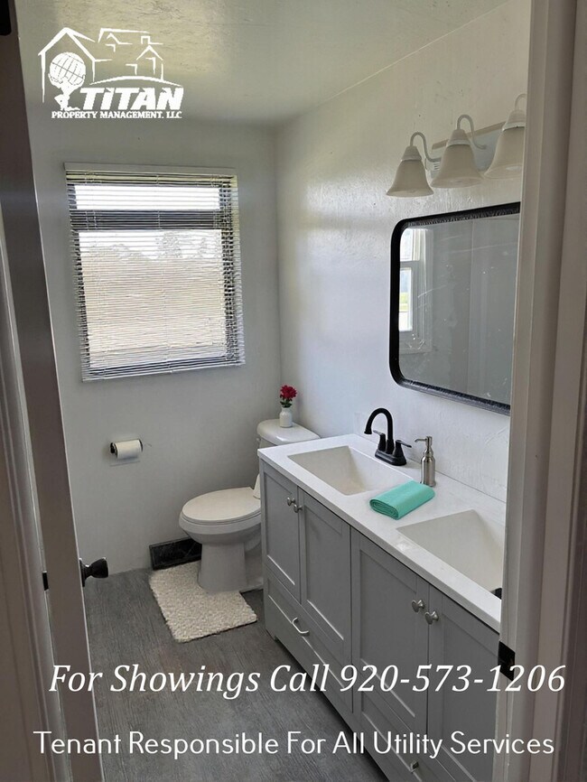 Building Photo - 2 Bedroom 1 Bath With Updates
