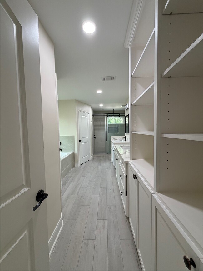 Building Photo - 2 Bayleaf Ln