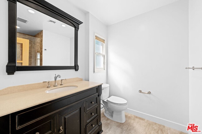 Building Photo - 435 Dalehurst Ave