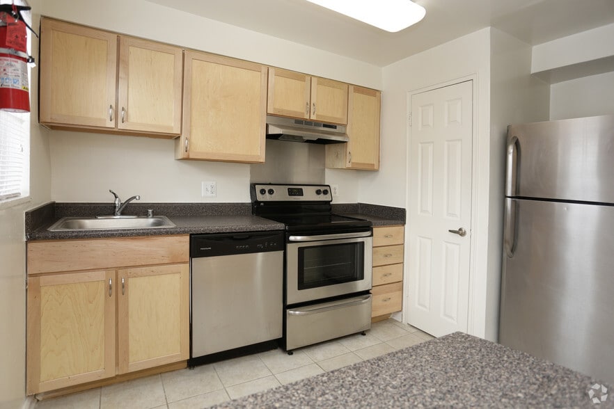 Kingsley Commons Townhouses 7308 Arlington Blvd Falls Church VA 22042