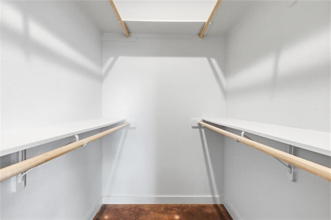 Building Photo - 10412 Parkwood Dr