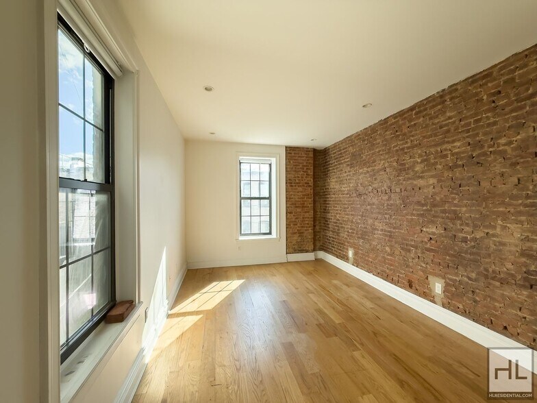 Building Photo - EASTERN PARKWAY / Remarkable Renovated 4-B...