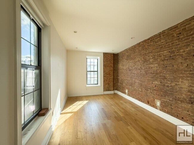 Building Photo - EASTERN PARKWAY / Remarkable Renovated 4-Bed 3-Bath in Prime Crown Heights