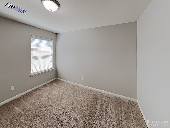 Building Photo - 2331 Oyster Bay Ave
