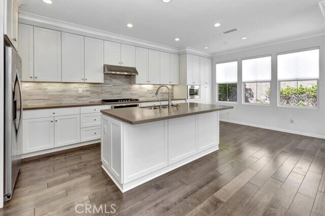 Building Photo - 102 Island Coral