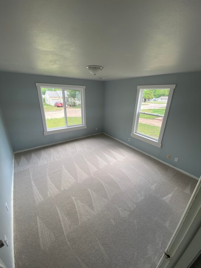 Building Photo - 1400 Donahoe Dr