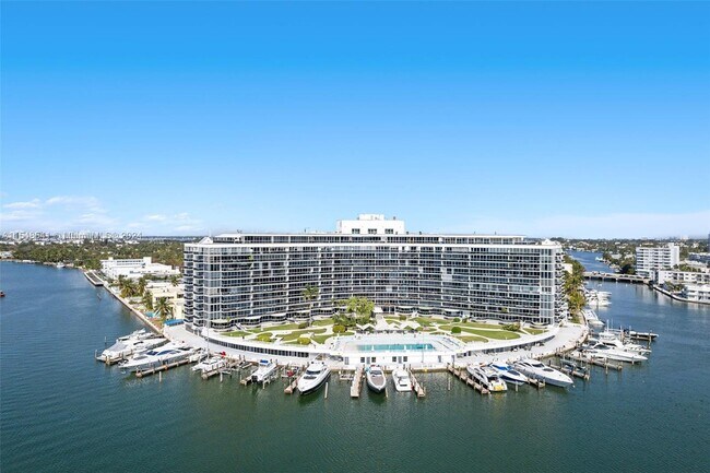 Building Photo - 900 Bay Dr