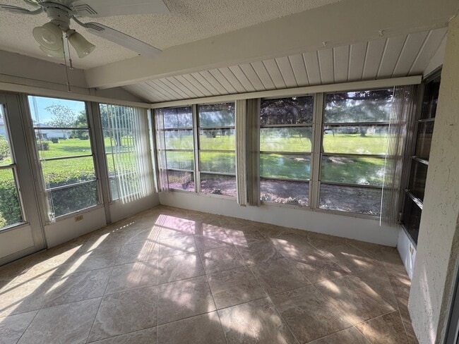 Building Photo - 3966 Oakhurst Blvd