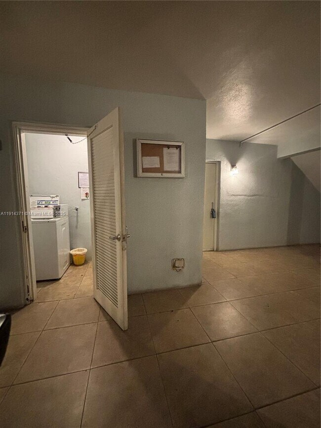 Building Photo - 260 S Cypress Rd