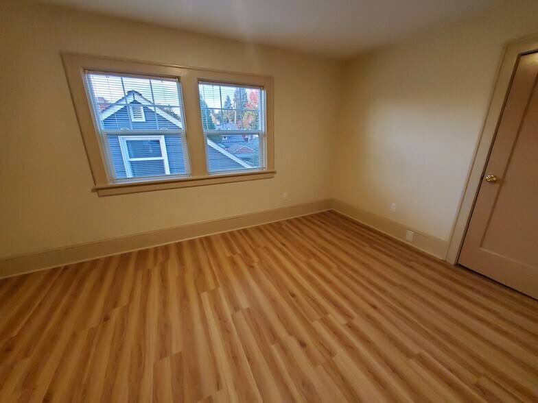 Building Photo - 2240 SE 20th Ave