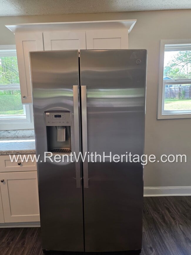 Building Photo - Awesome 3 bd/ 1.5 Bath Brick Front Ranch / No Steps / Totally Renovated / Great Location