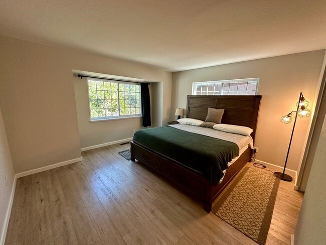 Building Photo - Stunning 4 Bedroom 3 Bathroom House with a...