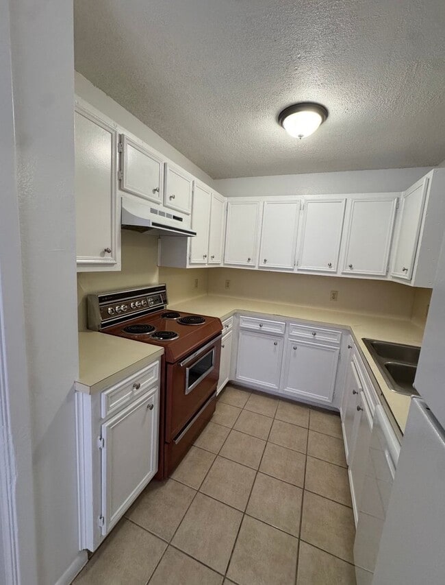 Building Photo - 901 Mayfield Dr