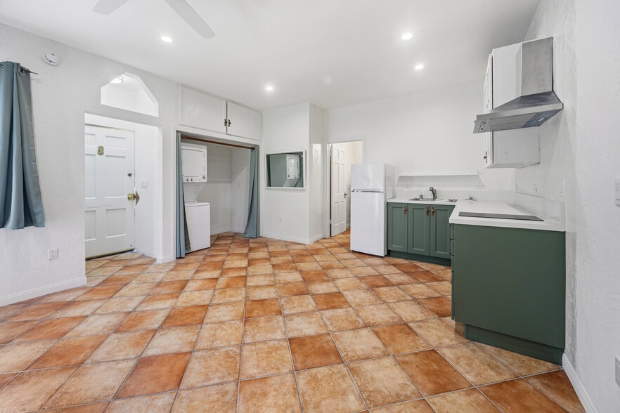 Building Photo - 166 N Arnaz Dr