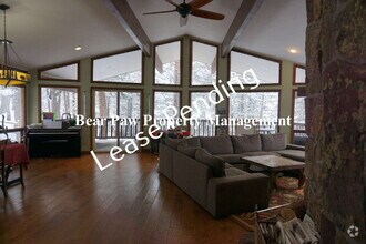 Building Photo - Lovely Home in Soda Creek!!