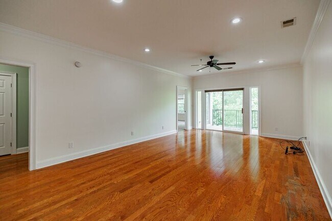 Building Photo - 350 Wood Lake Dr