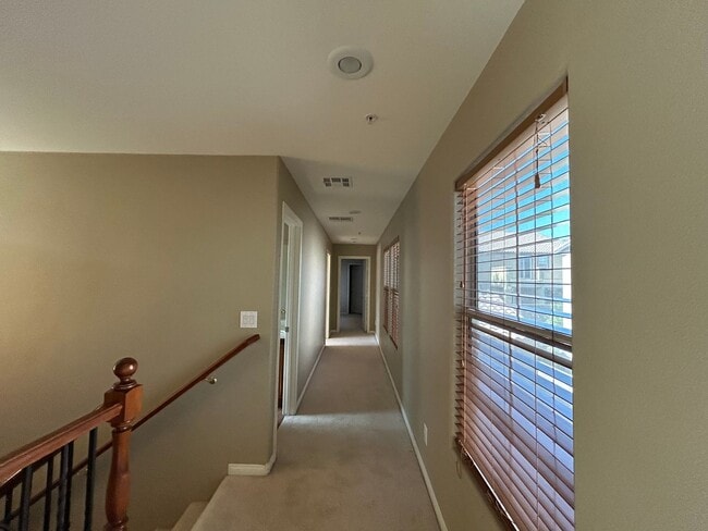 Building Photo - Great Henderson property