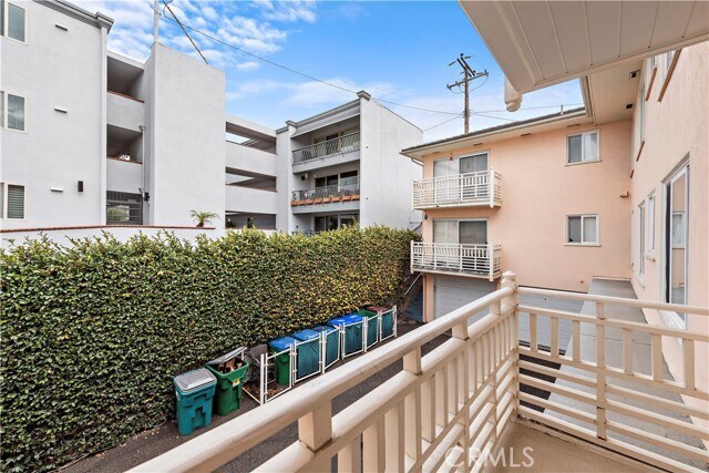 Building Photo - 462 Cliff Dr