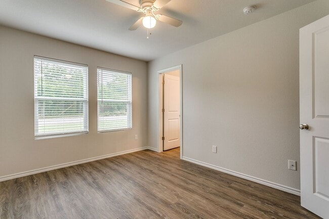 Building Photo - ASK ABOUT OUR MOVE IN SPECIAL