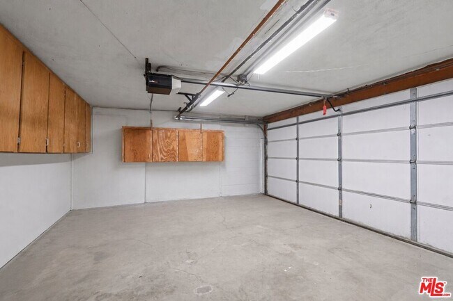Building Photo - 815 Crestmoore Pl