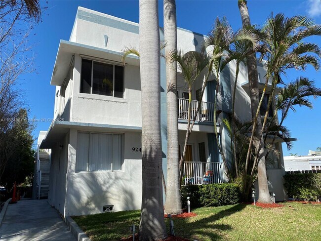Building Photo - 9248 Collins Ave