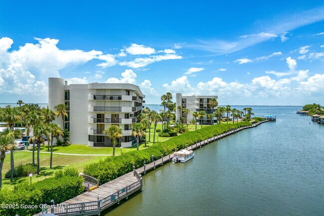 Building Photo - 300 Columbia Dr