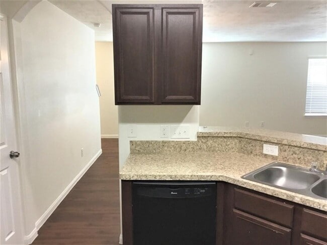 Building Photo - 22267 Doubletree Park Dr