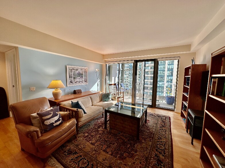 Building Photo - 654 Front St