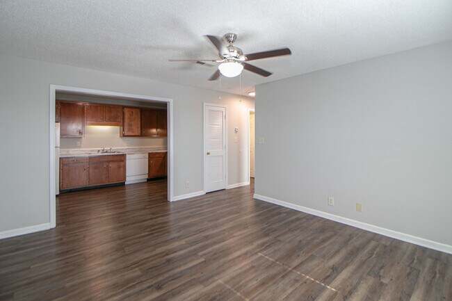 Building Photo - 145 Darlene Dr