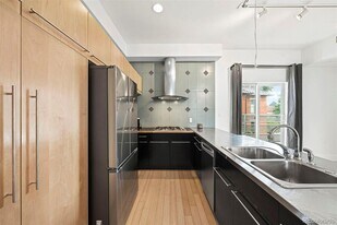 Building Photo - 2400 Champa St