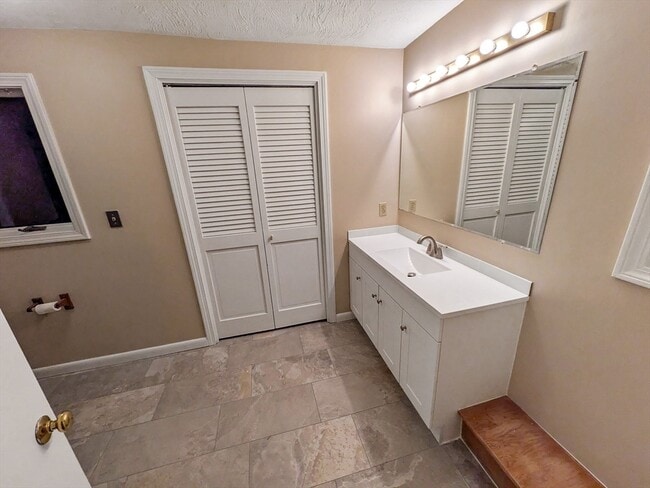 Building Photo - 6 Bancroft St