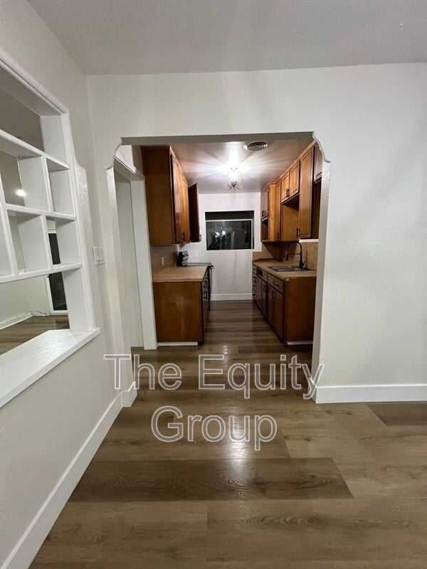 Building Photo - 786 E North Way