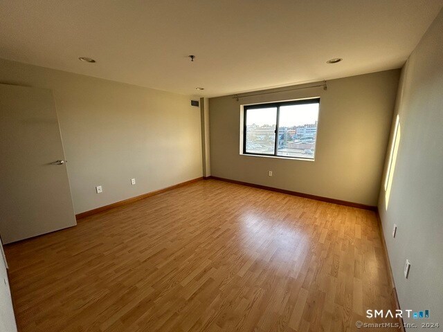 Building Photo - 111 deKoven Drive