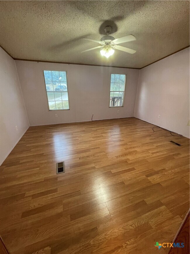 Building Photo - 136 Sonnyland Dr