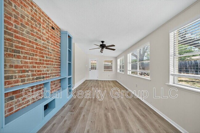 Building Photo - 133 Thomas Edison Dr