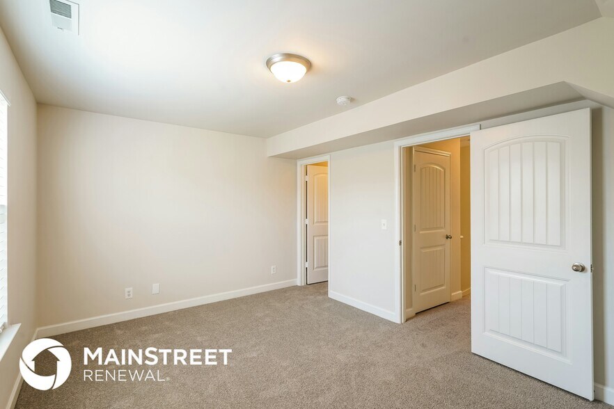 Building Photo - 1351 Lone Oak Rd