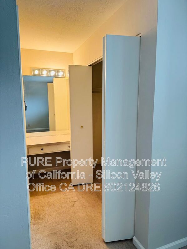 Building Photo - 5035 Wayland Ave